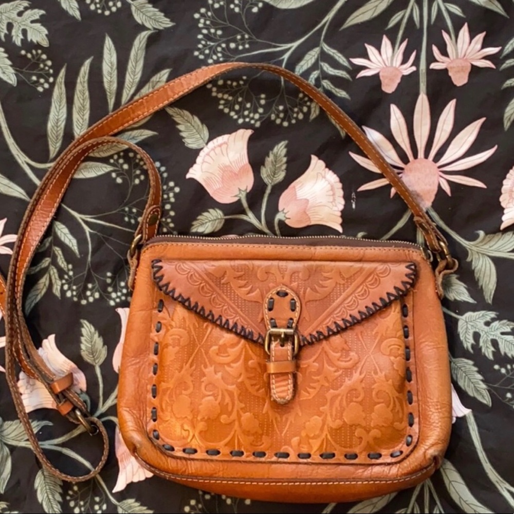 BEAUTIFUL PATRICIA NASH CROSSBODY PURSE.
